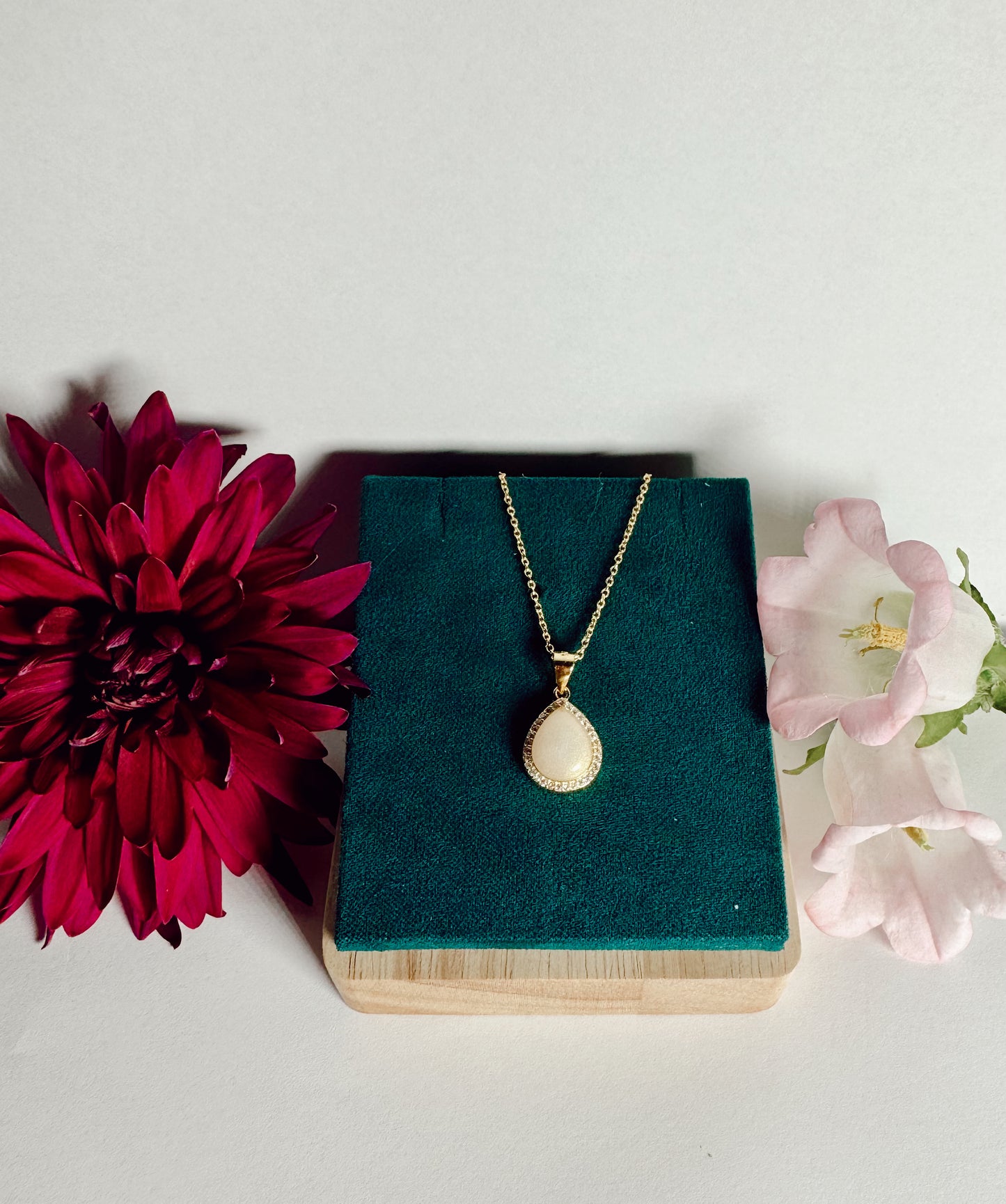 The Iris Necklace